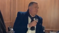 TAKO JE SRBINE! Dodik sa majkom zapevao: Srpkinja je mene majka rodila! (VIDEO)