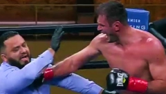 KAD NE MOŽEŠ RIVALA, A TI UDARI SUDIJU Pet puta su padali na pod, poraženi krivca nije video u rivalu (VIDEO)
