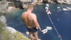 MATEJ PERIŠ SKAKAO SA LITICE I SVE POSTAVLJAO NA INSTAGRAM Snimci nestalog Splićanina pobijaju teoriju da se udavio?! (VIDEO)