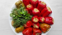 POST NA VODI, U NJIMA NEMA NI GRAMA ULJA I MESA  Naravno da mogu da stanu na crtu tradicionalnim punjenim paprikama!