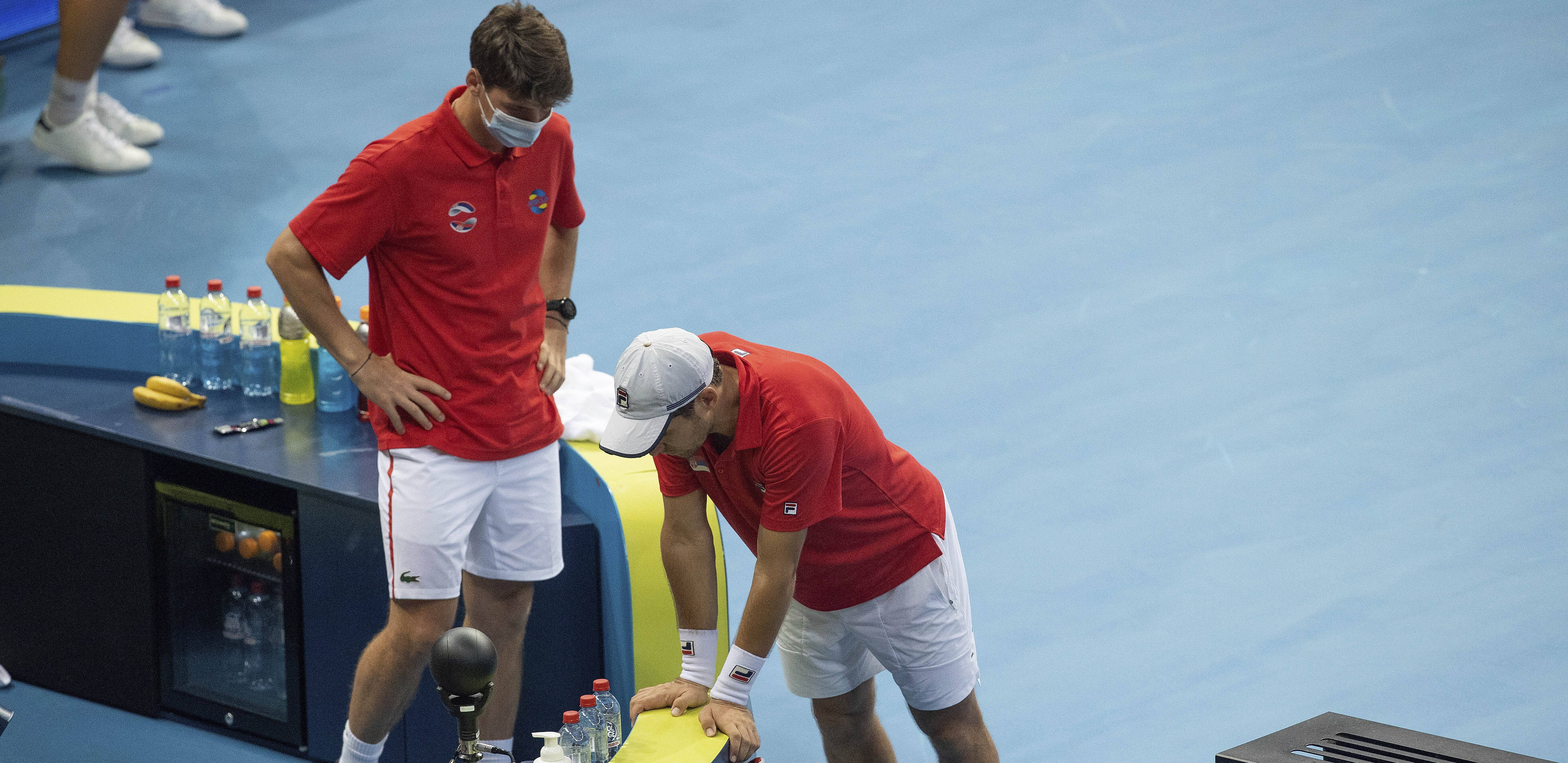 NE MOGU DA STANEM JE*OTE! Saigrači molili Lajovića da preda meč, on herojski pokušao da se vrati na teren, ali bol je bio jači! (VIDEO)