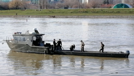 IZ SAVE IZVUČENA TELA MAJKE I SINA? Navodno ostavili oproštajno pismo i izvršili samoubistvo