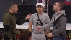 OCRNILI GA UKUĆANI! Gruja na stubu srama zbog svog ponašanja, nije mogao da pobije njihove argumente!