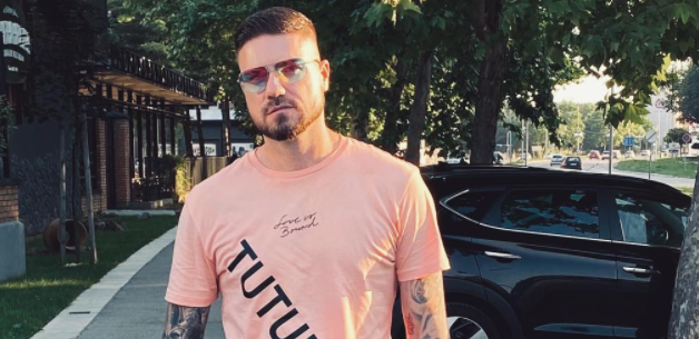 DLAKE NA GRUDIMA, DUGA KOSA, BRKOVI MC Stojan totalno promenio imidž