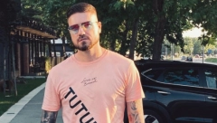 DLAKE NA GRUDIMA, DUGA KOSA, BRKOVI MC Stojan totalno promenio imidž