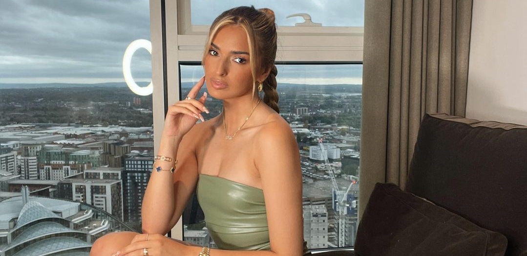 SVE ZA LJUBAV! Fudbaler Sitija preko tasta spasava vezu sa supermodelom! (FOTO)