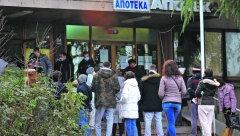 MUNJEVITO SE ŠIRI Ponovo dugački redovi ispred kovid ambulanti: Peti talas miks  korone i gripa!