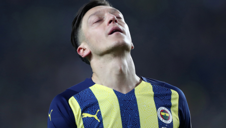 ČUVENI FUDBALER MENJA PROFESIJU Ozil završava karijeru i postaje gejmer