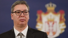 VUČIĆ NAPRAVIO JASNU RAZLIKU IZMEĐU ĐILASA, ŠOLAKA I SEBE Oni sebi fudbalske klubove, a predsednik narodu bolnice, puteve, pruge, škole i DUPLO VEĆE PLATE!