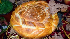 KAKO SE PRAVILNO LOMI ČESNICA? Evo koliko komada pogače morate da ostavite sa strane