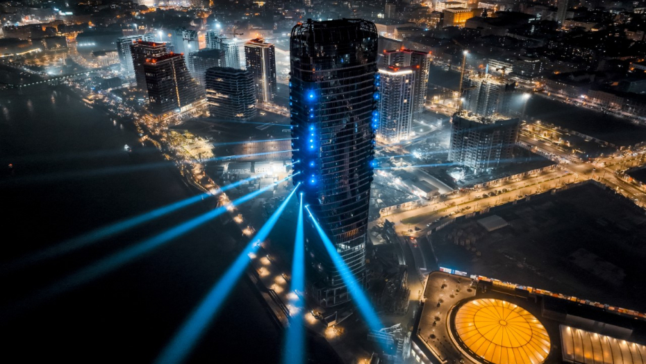 FENOMENALNO: Pogledajte poruku za Badnje veče sa Kule Beograd (VIDEO)