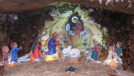 NAJČUDNIJI BOŽIĆNI OBIČAJI KOD SRBA Ogledanje u masnoći od kačamaka, kolač za volove...