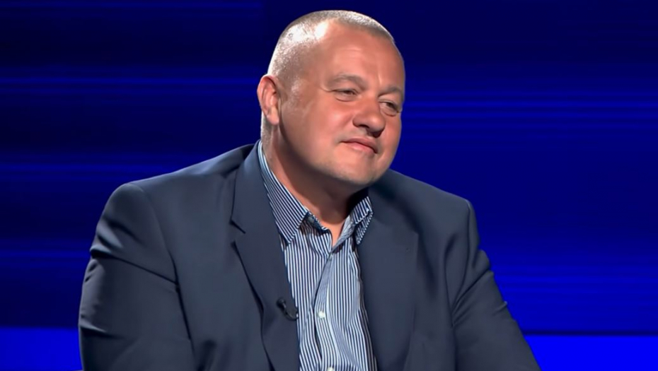 KRALJ TABLOIDA I SVETSKI PUTNIK: Ko finansira Čobanova bahata putovanja i luksuzne hotele?