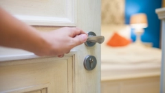 DRŽITE LI NOĆU ZATVORENA VRATA OD SOBE Važna odluka koja pravi razliku između života i smrti