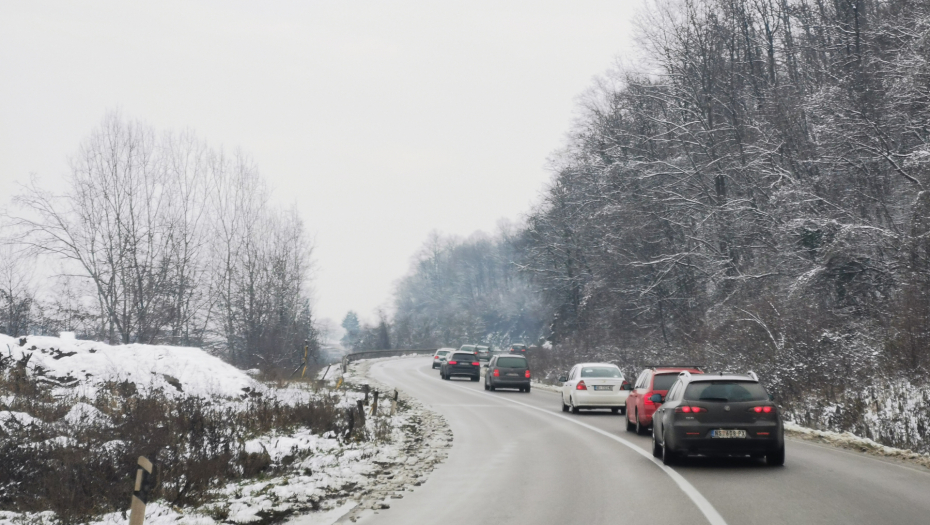 OTAPANJE SNEGA STVARA OPASNOST Auto-moto savez Srbije upozorava vozače!