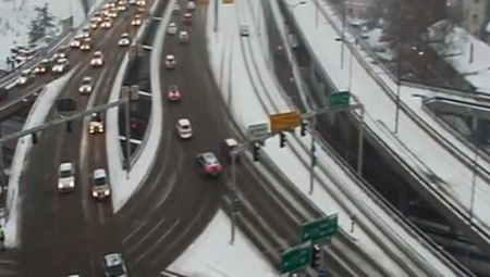 SNEŽNI NANOSI I UDARI VETRA OD 70 KM/H Izdato upozorenje za sve vozače