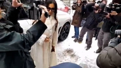 NEOČEKIVANA SITUACIJA! Čovek pao ispred Cece kao pokošen, ona odmah pritekla u pomoć!