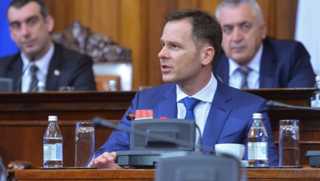 MINISTAR MALI U SKUPŠTINI: Isplatićemo pomoć mladima u tri dana!