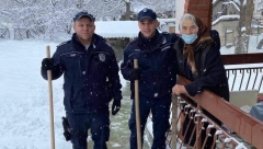 POLICIJA NA NOVOM ZADATKU Velika pomoć građanima Beograda u čišćenju snega