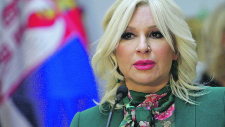 ZORANA SRASLA SA FOTELJOM Misli da treba doživotno da bude na funkciji, "pljuje u bunar iz kog je pila vodu"