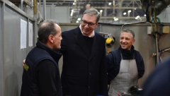 IMAĆETE PLATE U RANGU DIREKTORA Vučić se obratio najmlađim radnicima: Treba uskoro i da se oženite
