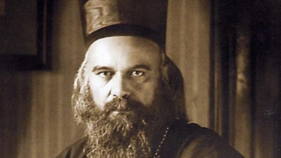 VLADIKA NIKOLAJ UPOZORAVAO! Ne vezujte deci crveni konac oko ruke - evo i zašto