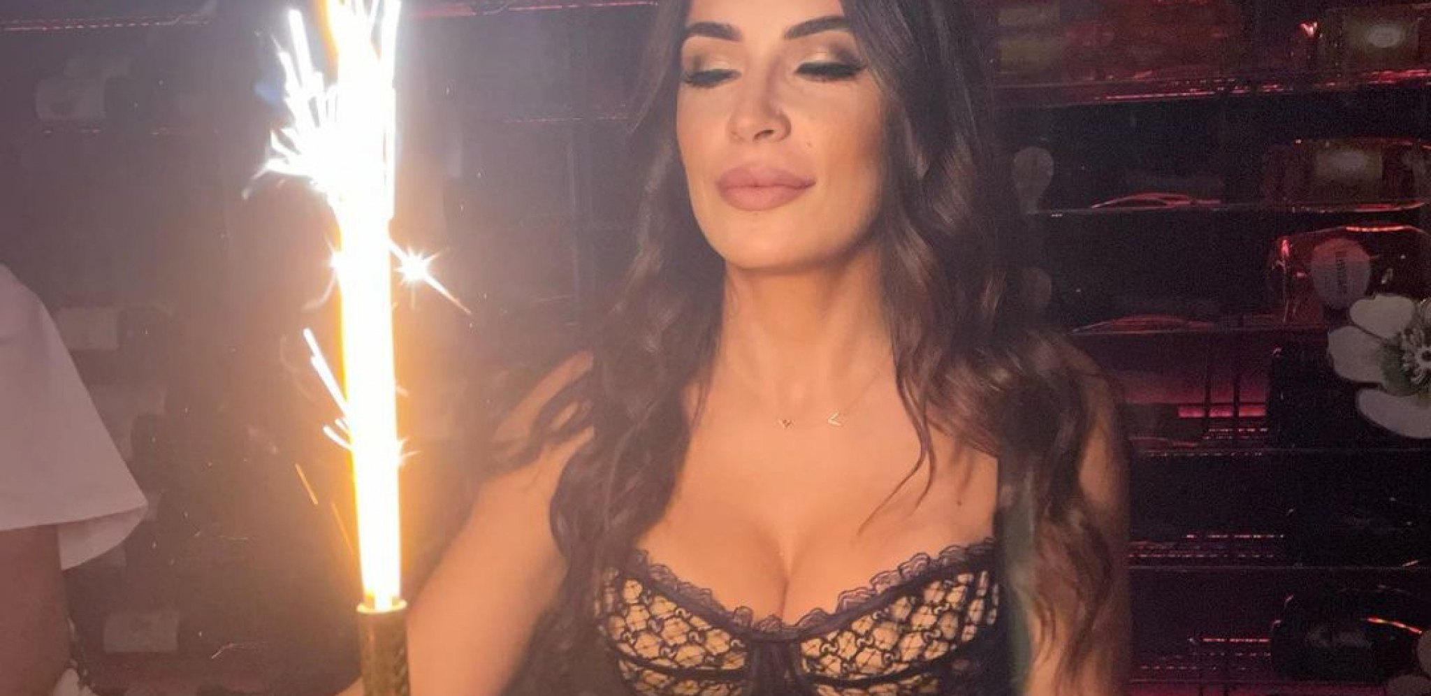 BOBI, NEVALJALČE JEDAN! Marjanović čestitao rođendan supruzi, pa se poigrao s njenim grudima! (FOTO)