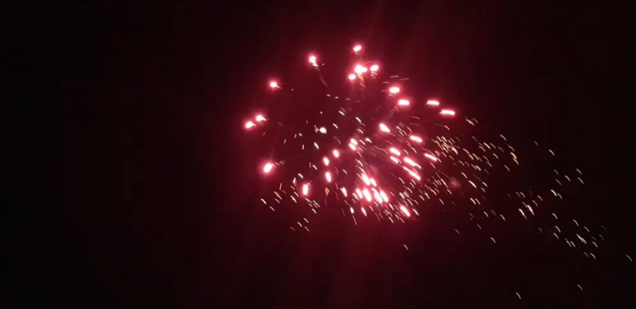 GORI CRNA KORA: Kuči napravili spektakularan vatromet za ulazak u Srpsku Novu godinu (VIDEO)