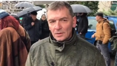 ĆUTI JE BOLJE DA ĆUTI I POKRIJE SE UŠIMA Đorđe Dabić direktno u glavu - "Kad to nauči možda i pređe cenzus!"