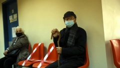 PENZIONER NAPAO SONOM KISELINOM RADNICU PIO FONDA Intervenisala policija i privela ga zbog pretnje