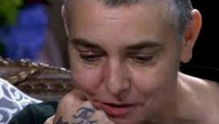 NAKON SMRTI SINA ZAVRŠILA U BOLNICI! Slavna pevačica potpuno slomljena od bola, neophodna joj je stručna pomoć!