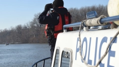 LEŠ ŽENSKE OSOBE IZVUČEN IZ DUNAVA Sumnja se da je  reč o devojci koja je pre dva dana skočila sa Pančevca