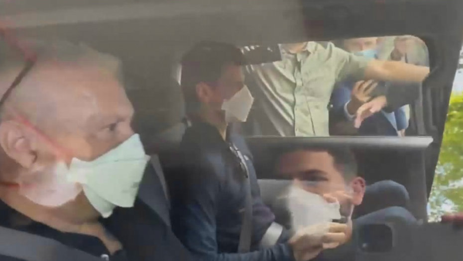 ON OVO NIJE ZASLUŽIO! Ružne scene u Melburnu: Noleta na suđenje vode kao kriminalca! (VIDEO)