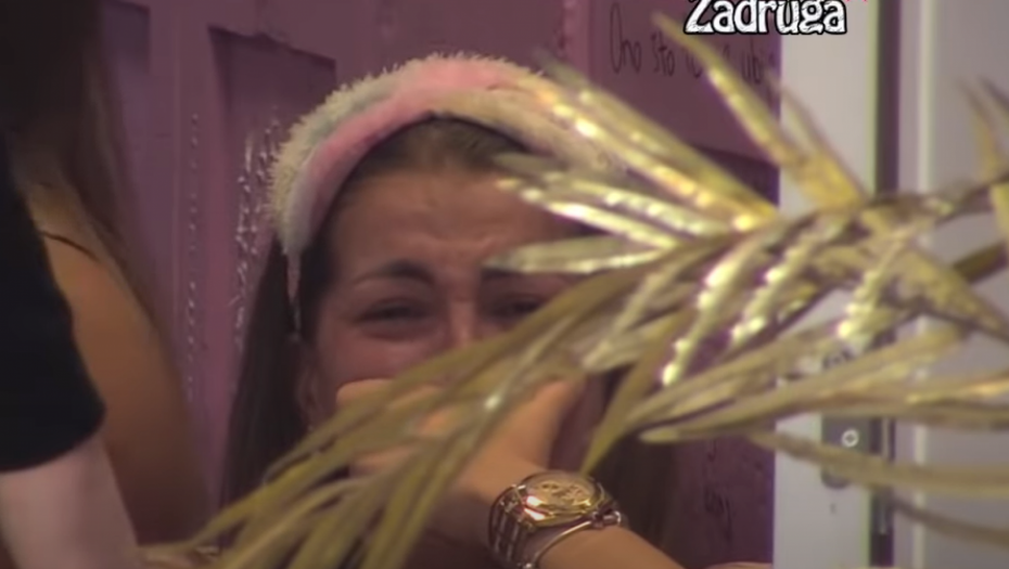 JA ĆU SE OVDE RASPASTI! Dalila lije gorke suze zbog Dejanove hladnokrvnosti, svesna je da je između njih definitivno došao kraj