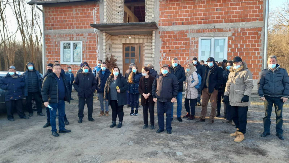 SRBI SE POBUNILI NA KOSOVU Meštani Gračanice protestuju zbog uskraćenog prava da glasaju