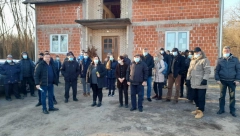 SRBI SE POBUNILI NA KOSOVU Meštani Gračanice protestuju zbog uskraćenog prava da glasaju