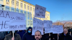 PROTESTI NA KiM Srbi građani drugog reda: Nemaju pravo na glasanje! (FOTO)