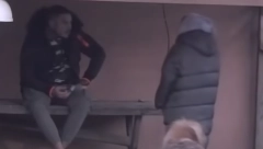 SMEH DO SUZA! Poni napao Cara sa leđa i ugrizao ga, a onda je Filip ušao u "verbalni obračun" sa njim! (VIDEO)