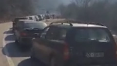 LAŽNA DRŽAVA U PROBLEMU ZBOG REFERENDUMA Pozvali policiju da maltretira narod (VIDEO)