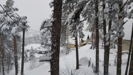 NA DIVČIBARAMA SMEŠTAJ SVE SKUPLJI, A MESTA SKORO DA NEMA Gužva kreće u četvrtak i petak, a vlasnici apartmana imaju jedan uslov pri iznajmljivanju