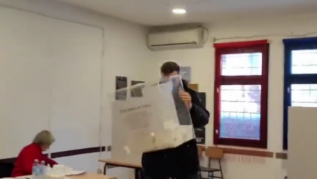 SKANDALOZNO Srđan Nogo, koji je flašama gađao policiju, sada razbio glasačku kutiju! (VIDEO)