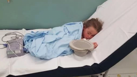 BILE JE DOBRO, ODJEDNOM SU JOJ OTEKLE RUKE I NOGE: Mama je opisala simptome opasnog stanja koje se javlja kod dece