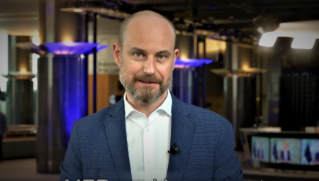 LOPTA JE U RUKAMA PRIŠTINE Oglasio se Bilčik o registarskim tablicama, poručio samo jednu stvar