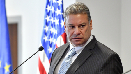 PRETNJA U BELIM RUKAVICAMA! Eskobar preneo Prištini poruku iz Vašingtona, stigla ponuda koja se ne odbija!