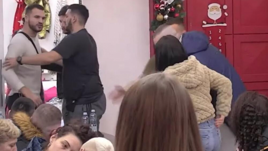 KOLAPS MARKA I MENSURA! Osmakčić se zaleteo na cimera, obezbeđenje uletelo momentalno!