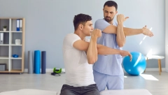 MUKE SA SMRZNUTIM RAMENOM Rana dijagnostika i uključivanje fizioterapije su najbitniji faktori za dobar ishod lečenja sindroma bolne ruke