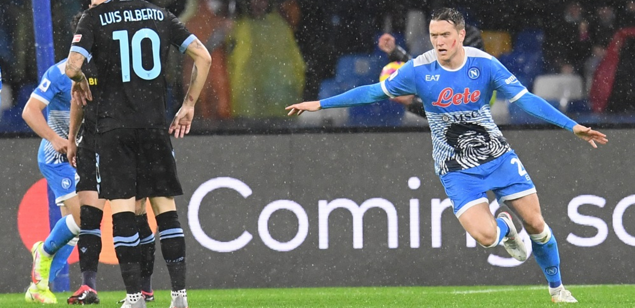 LUDA PRAVILA Igra u bogatom timu, a na putovanje mora sam vozom