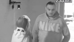 KAMERA ZABELEŽILA SVE! Posebni uslovi za Dalilu i Cara, član produkcije ušao u izolaciju i uneo im ovo! (VIDEO)