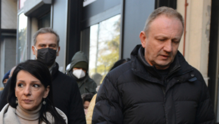 ĐILAS I MARINIKA PREKO SVOJIH NOVINA PORUČUJU Ako glasate za nas, mi ćemo odmah reći da su Srbi genocidni!