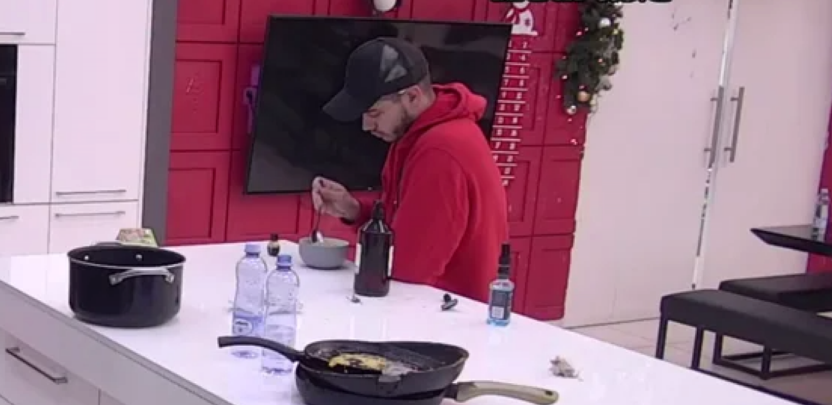 HAOS NA POMOLU, DEJAN IZLUĐUJE DALILU Dragojević ceo dan izbegava bivšu suprugu, prekinuo svaki kontakt!